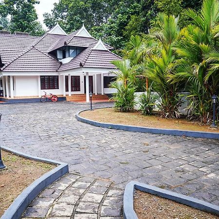 Thanal Premium Villa By Lexstays- A Place To Call Your Home Muvattupuzha Bagian luar foto